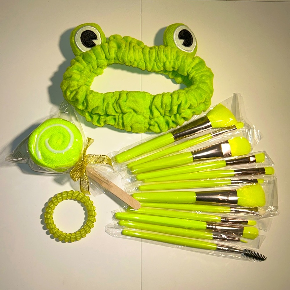 🐸Lime Green Makeup Set🐸